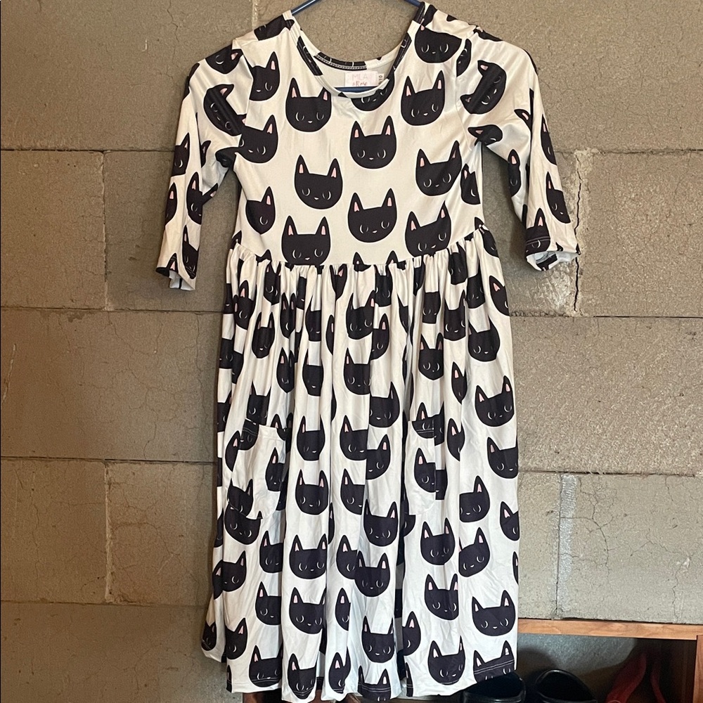 Charming Cat Print Kids Dress - Black & White. Girls size 9/10